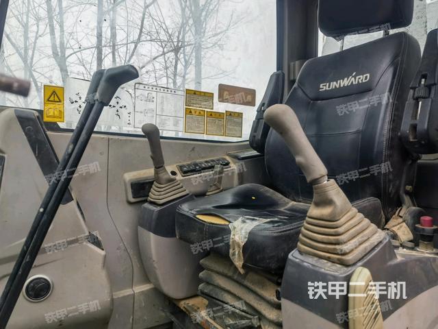 駕駛室頂部（整機(jī)外觀）