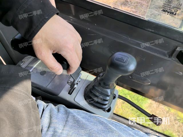 座椅右側(cè)控制臺(tái)/鑰匙門/油門/含右手柄（駕駛室部分）