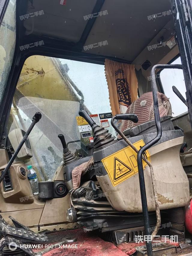 駕駛室整體（整機外觀）