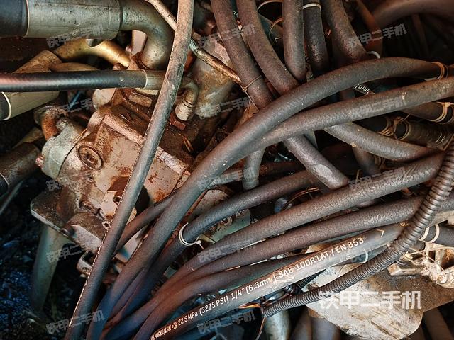 回轉(zhuǎn)馬達(dá)和主控閥（整機(jī)外觀）