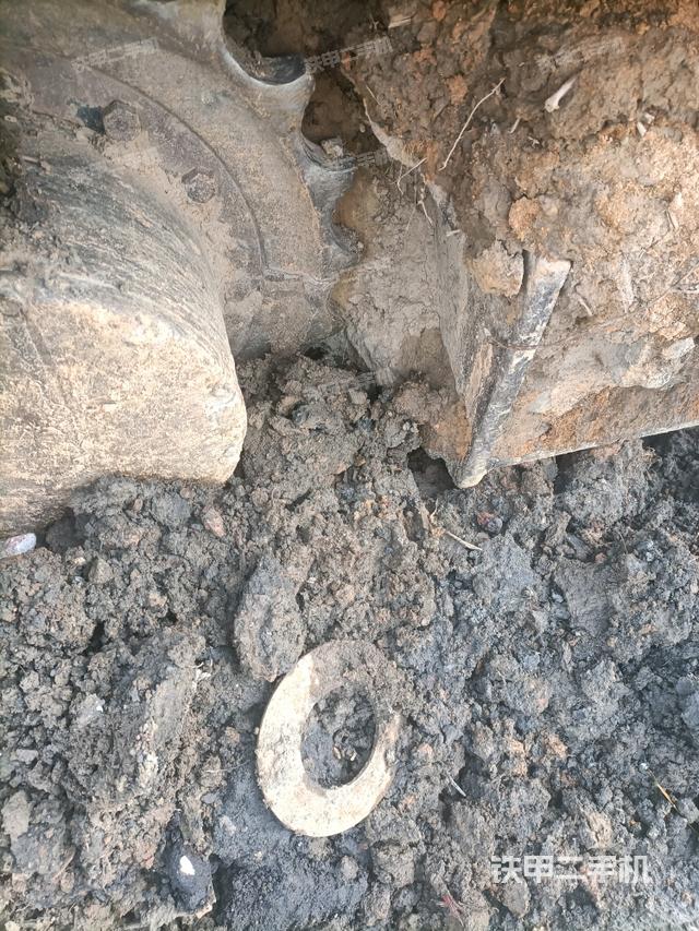 左驅(qū)動(dòng)輪（行走機(jī)構(gòu)）