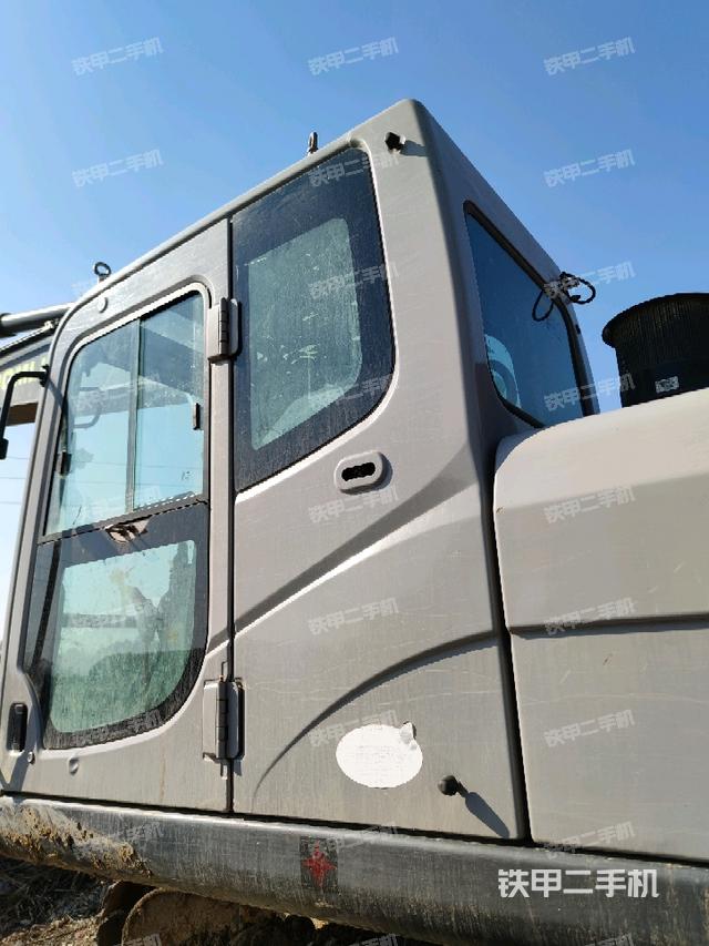 驾驶室左后45度(驾驶室部分) 驾驶室左后45度(驾驶室部分)