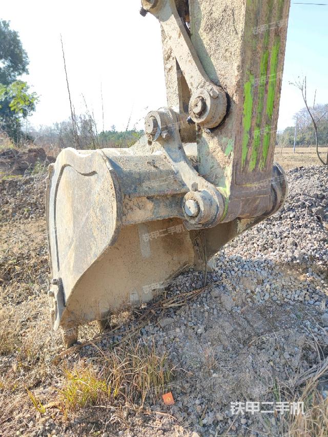 铲斗右后整体(工作和回转装置) 铲斗右后整体(工作和回转装置)