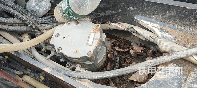 回转马达和主控阀（整机外观）