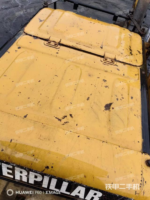 駕駛室頂部（整機外觀）