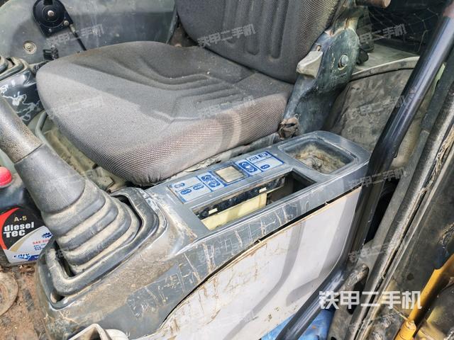 座椅左側(cè)控制臺(tái)/音響/含左手柄（駕駛室部分）