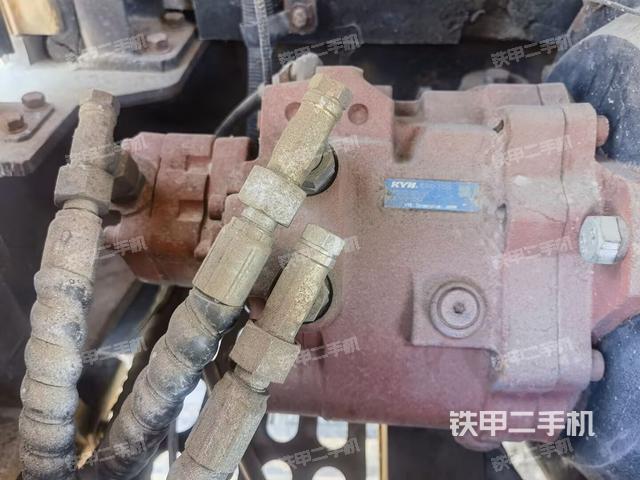 液壓泵艙室正面整體(整機(jī)外觀) 液壓泵艙室正面整體(整機(jī)外觀)