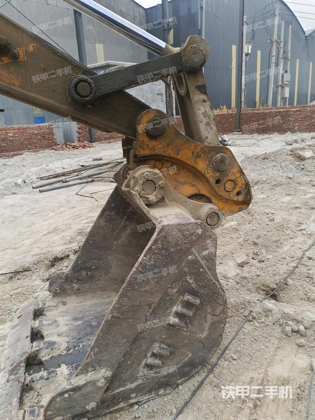 鏟斗45度(工作和回轉(zhuǎn)裝置) 鏟斗45度(工作和回轉(zhuǎn)裝置)