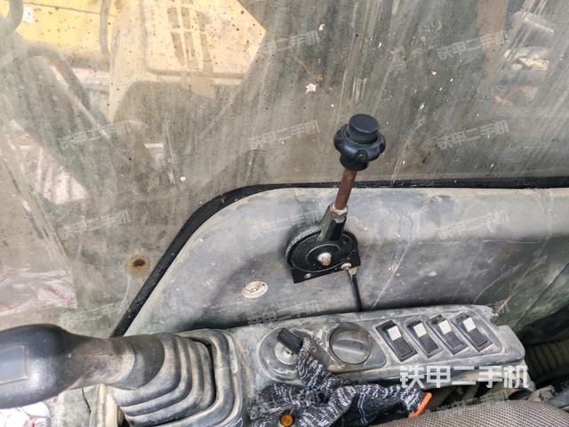 座椅右側(cè)控制臺(tái)/鑰匙門(mén)/油門(mén)/含右手柄（駕駛室部分）