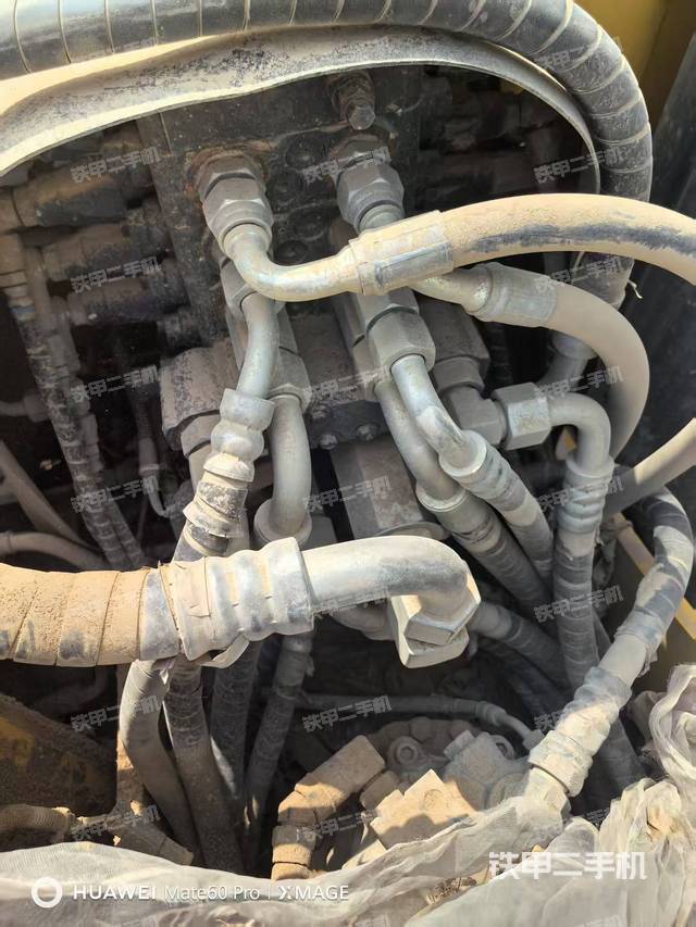 回转马达和主控阀（整机外观）