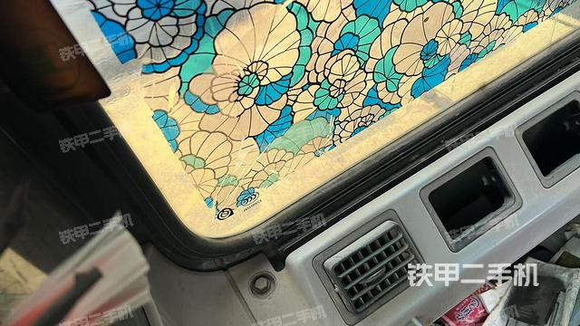 后窗玻璃角標（駕駛室部分）