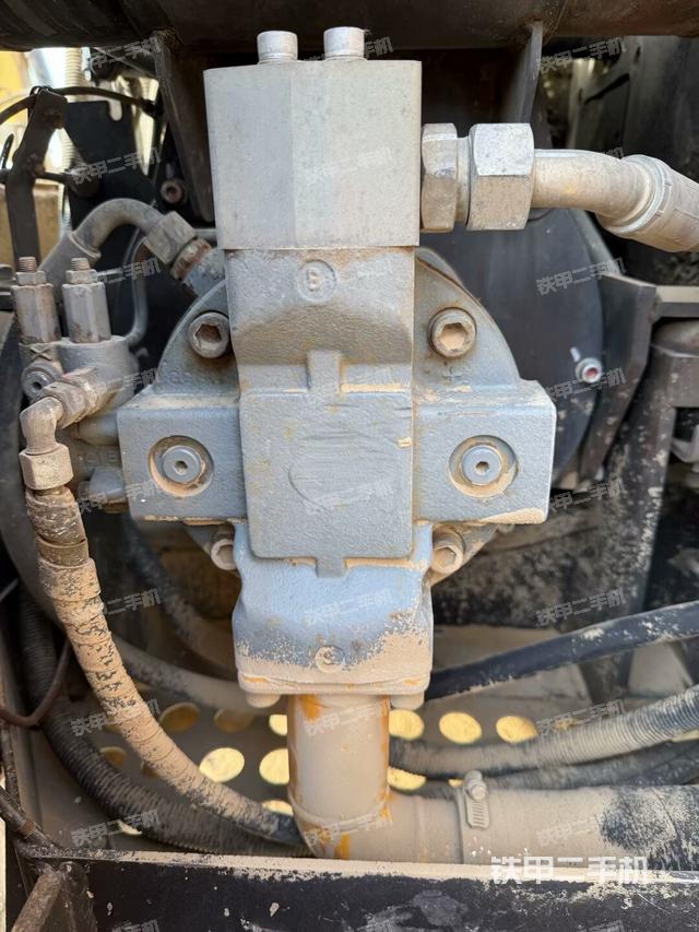 液壓泵艙室正面整體(整機(jī)外觀) 液壓泵艙室正面整體(整機(jī)外觀)