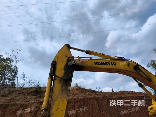 铲斗右后整体(工作和回转装置) 铲斗右后整体(工作和回转装置)