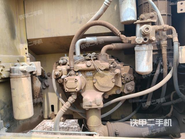 液壓泵艙室正面整體(整機(jī)外觀) 液壓泵艙室正面整體(整機(jī)外觀)