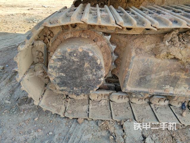 右驅(qū)動(dòng)輪（行走機(jī)構(gòu)）