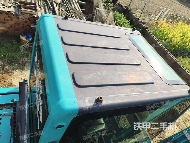 駕駛室頂部(整機外觀) 駕駛室頂部(整機外觀)
