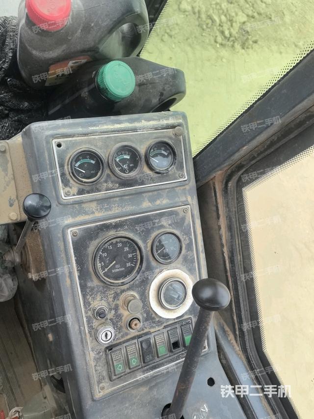 儀表盤全景（壓路機(jī)駕駛室）