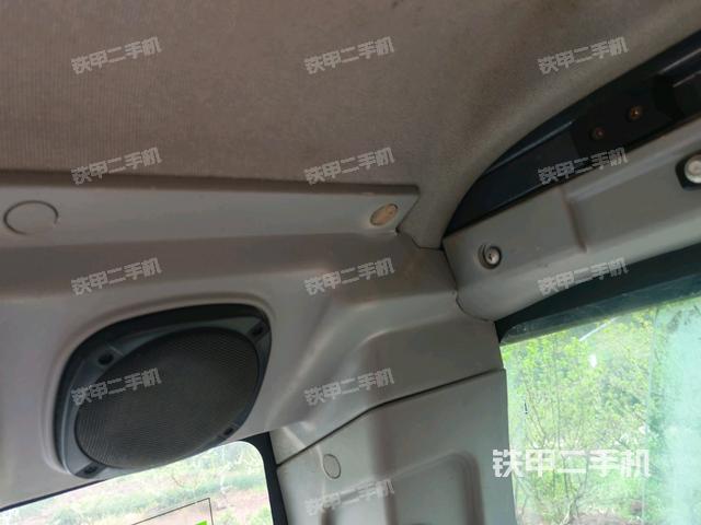 右側(cè)玻璃角標(駕駛室部分) 右側(cè)玻璃角標(駕駛室部分)