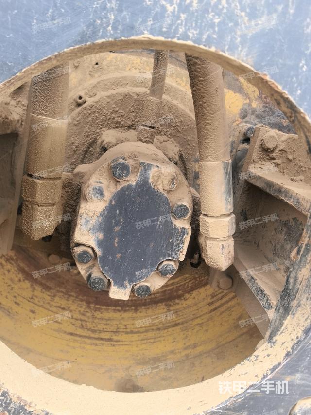 前輪右側(cè)減震塊連接及部件（壓路機(jī)前后車架）