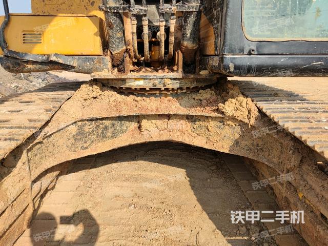 轉(zhuǎn)盤和下車架正前（工作和回轉(zhuǎn)裝置）