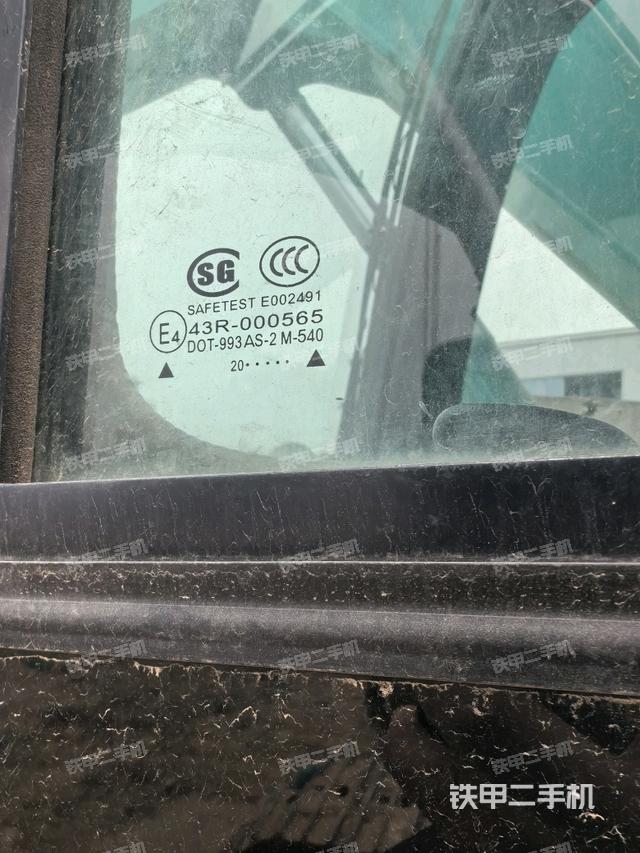 后窗玻璃角標(駕駛室部分) 后窗玻璃角標(駕駛室部分)