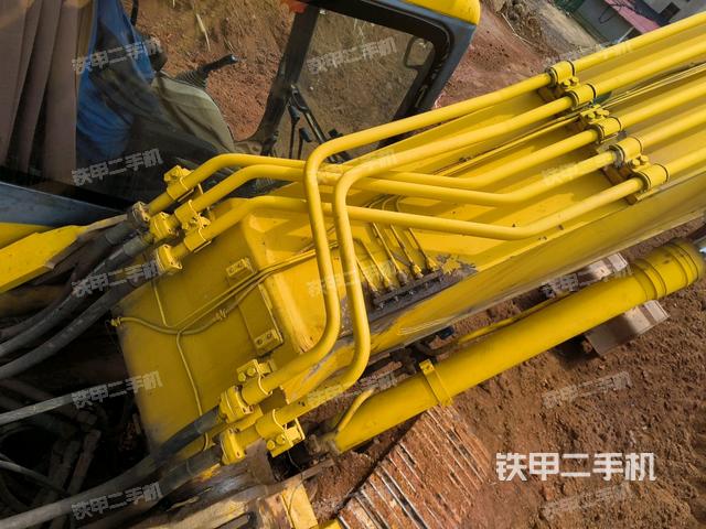 小臂整体左后(工作和回转装置) 小臂整体左后(工作和回转装置)