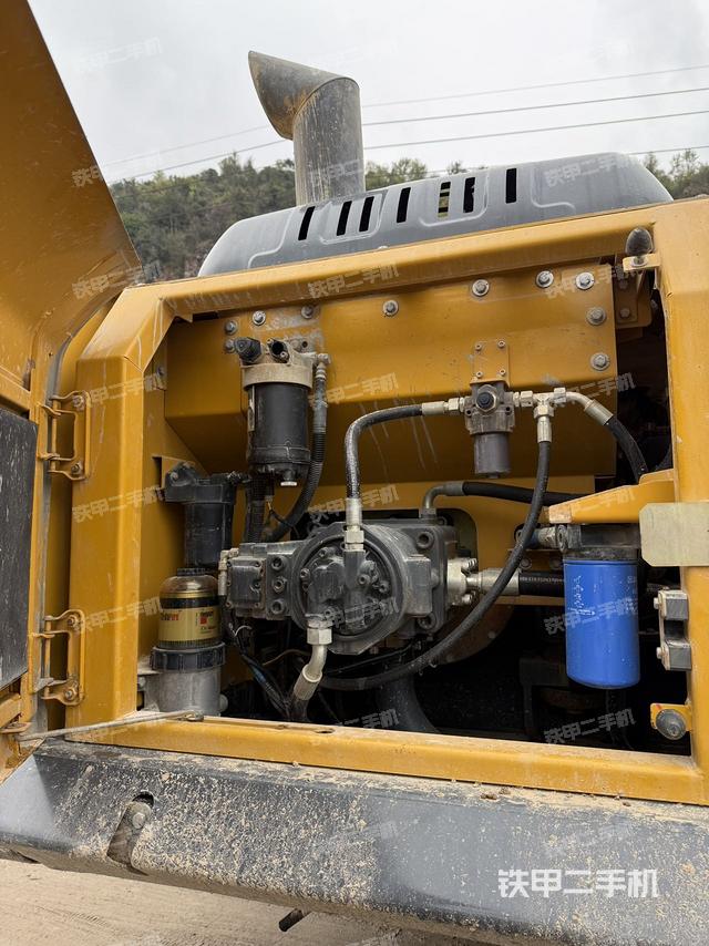 液壓泵艙室正面整體(整機(jī)外觀) 液壓泵艙室正面整體(整機(jī)外觀)