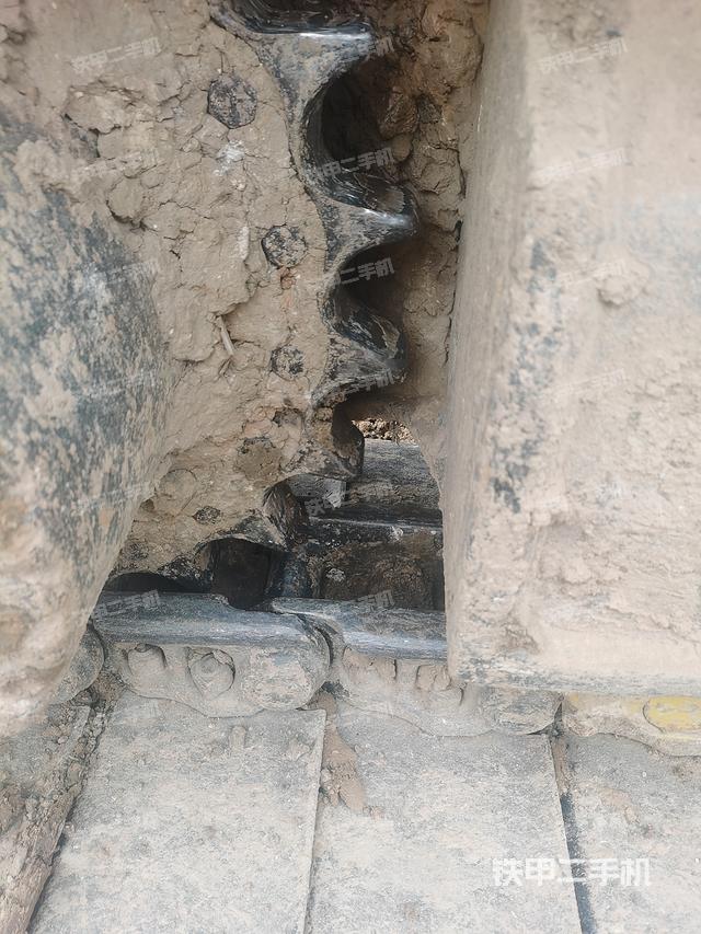 駕駛室頂部（整機外觀）