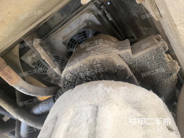 發(fā)動機(jī)艙液壓泵全景（壓路機(jī)發(fā)動機(jī)艙）