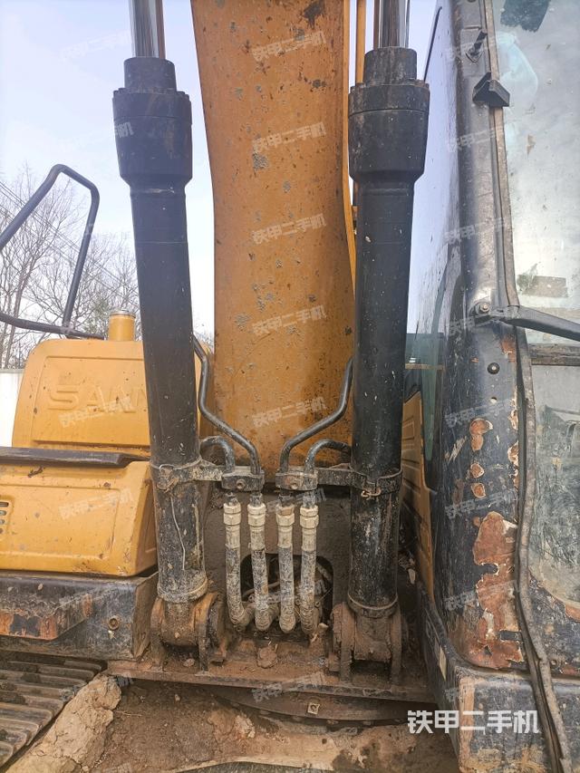 大臂油缸整體?豎拍（工作和回轉(zhuǎn)裝置）