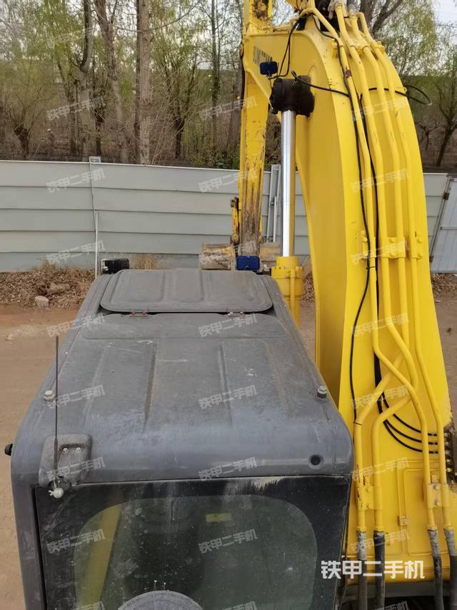 駕駛室頂部(整機外觀) 駕駛室頂部(整機外觀)