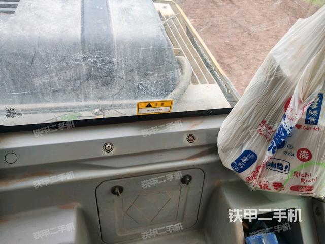 駕駛室左后45度(駕駛室部分) 駕駛室左后45度(駕駛室部分)