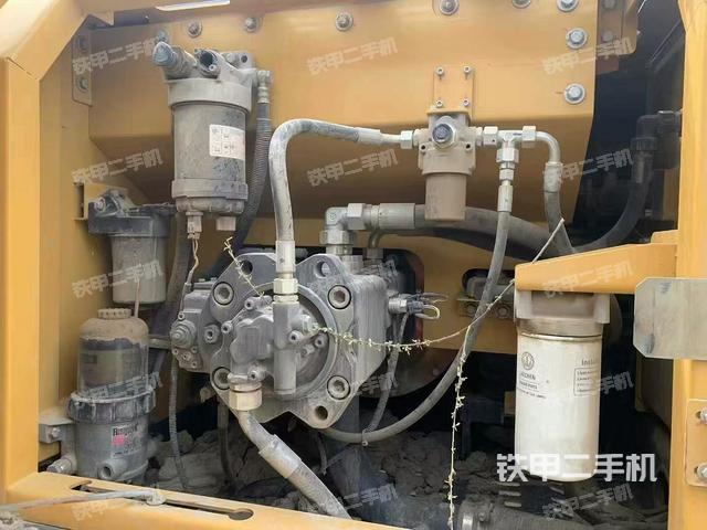 液壓泵艙室正面整體(整機(jī)外觀) 液壓泵艙室正面整體(整機(jī)外觀)