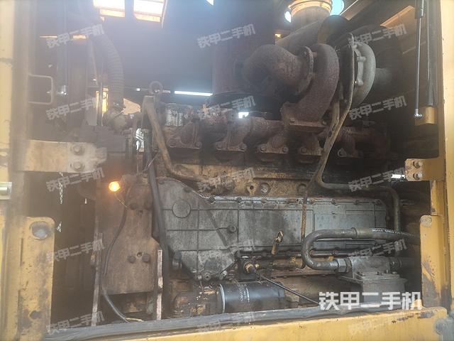 發(fā)動(dòng)機(jī)右側(cè)（整機(jī)外觀及大件）