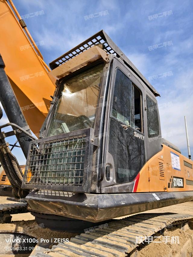 駕駛室整體(整機(jī)外觀) 駕駛室整體(整機(jī)外觀)