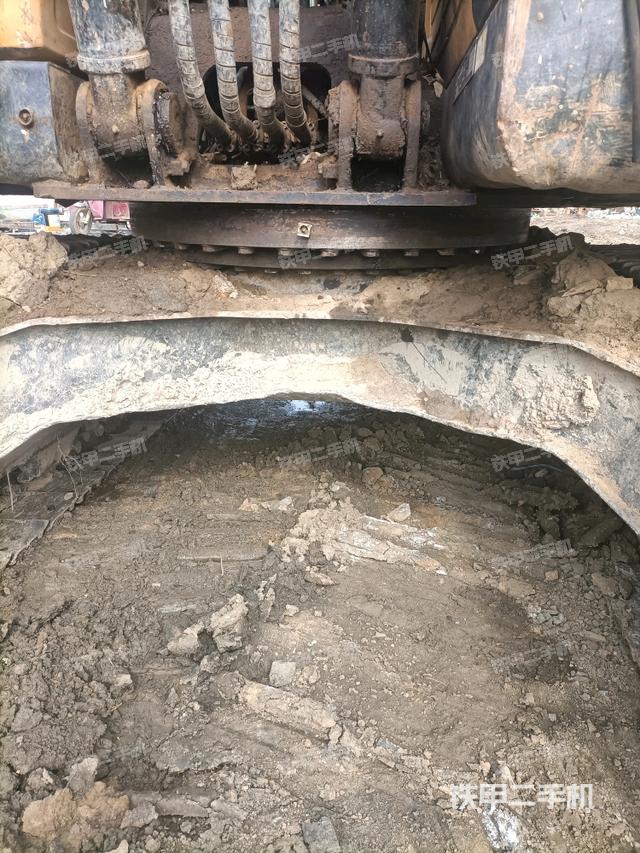 轉(zhuǎn)盤和下車架正前（工作和回轉(zhuǎn)裝置）