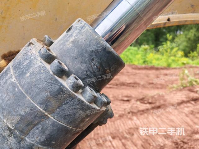 鏟斗右后整體(工作和回轉(zhuǎn)裝置) 鏟斗右后整體(工作和回轉(zhuǎn)裝置)