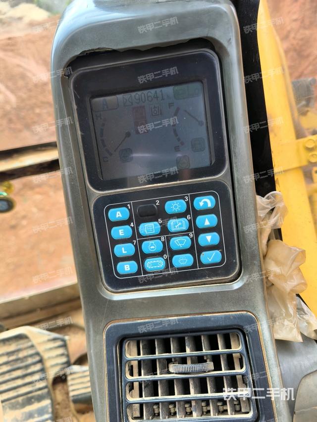 显示屏 (驾驶室部分) 显示屏 (驾驶室部分)