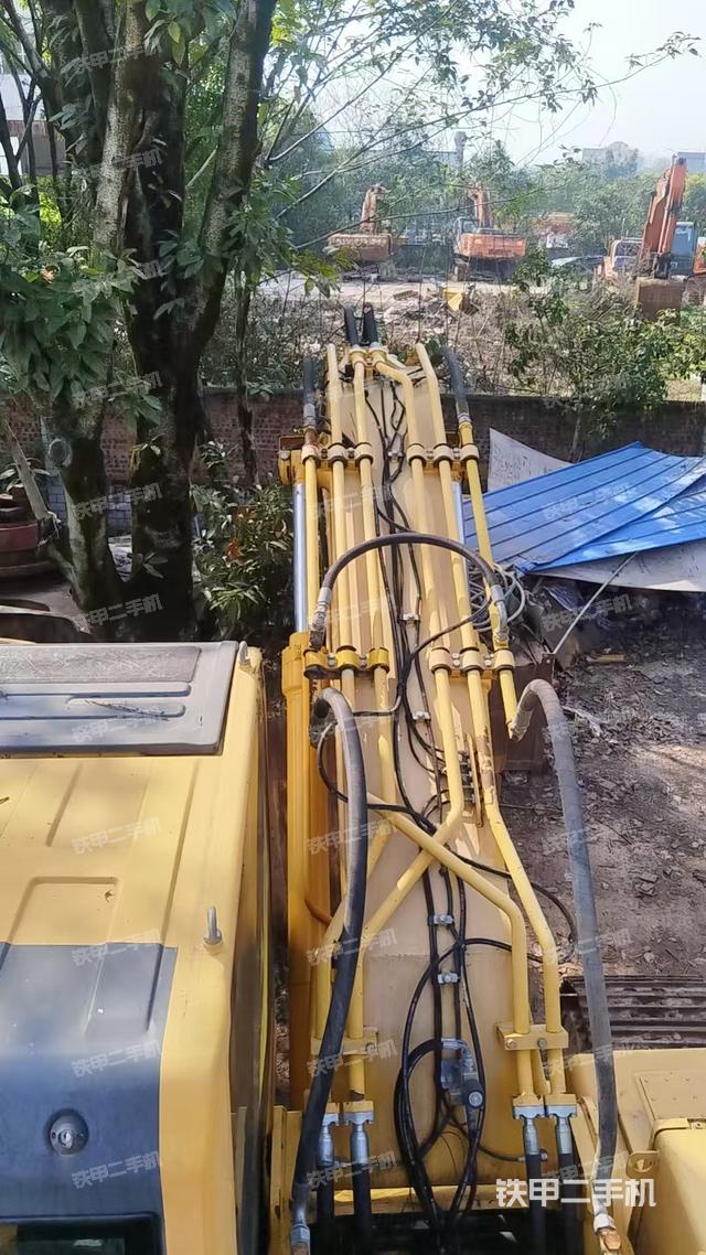 液壓泵艙室正面整體(整機(jī)外觀) 液壓泵艙室正面整體(整機(jī)外觀)
