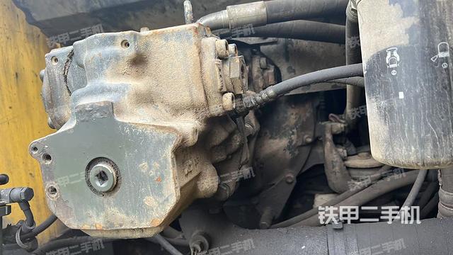 液壓泵斜45?右（大件艙室）