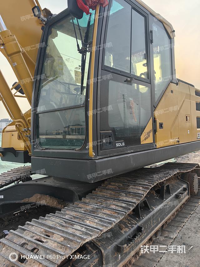 驾驶室顶部（整机外观）