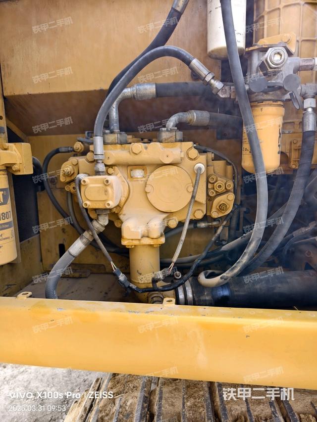 液壓泵艙室正面整體（整機(jī)外觀）