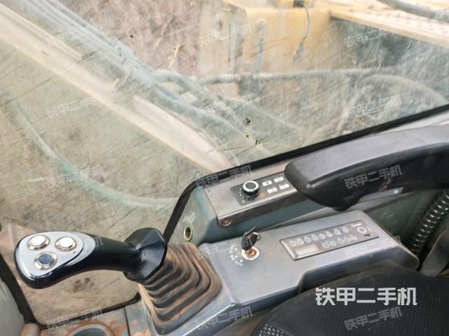 座椅右側(cè)控制臺/鑰匙門/油門/含右手柄(駕駛室部分) 座椅右側(cè)控制臺/鑰匙門/油門/含右手柄(駕駛室部分)