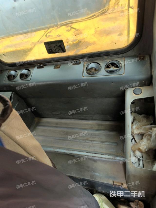 座椅后部(驾驶室部分) 座椅后部(驾驶室部分)