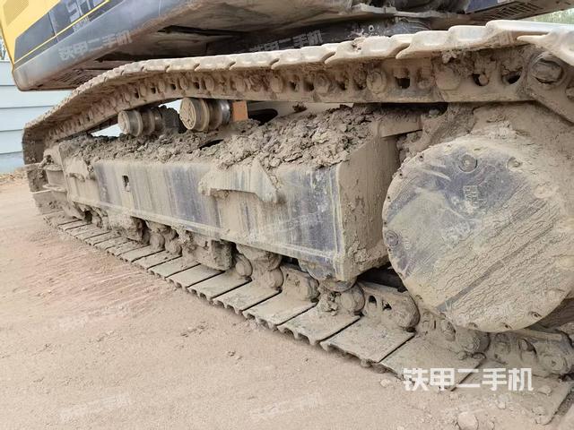 單側(cè)履帶整體(整機外觀) 單側(cè)履帶整體(整機外觀)