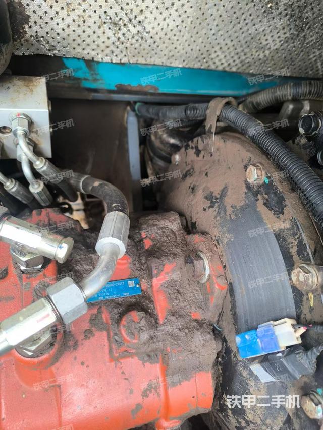 液壓泵艙室正面整體（整機(jī)外觀）