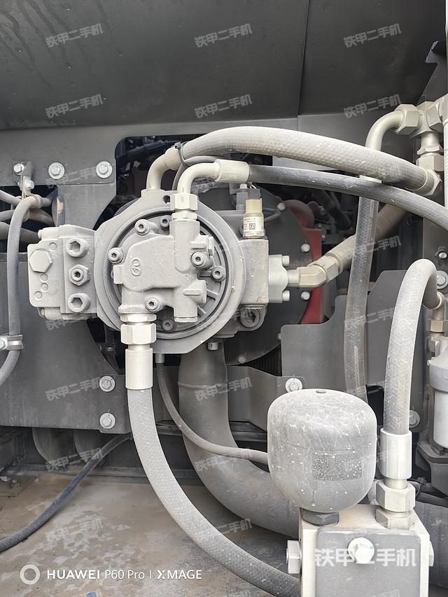 液压泵舱室正面整体（整机外观）