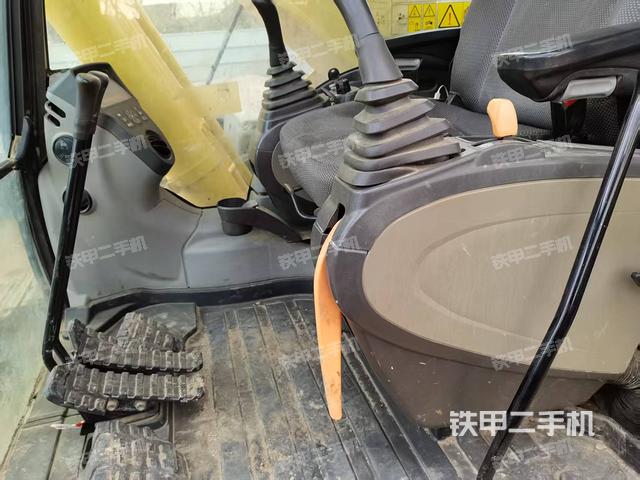 駕駛室整體(整機外觀) 駕駛室整體(整機外觀)