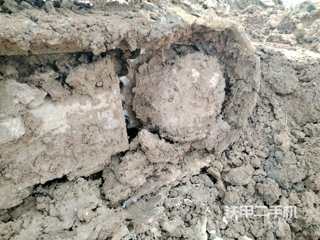 右驅(qū)動(dòng)輪（行走機(jī)構(gòu)）