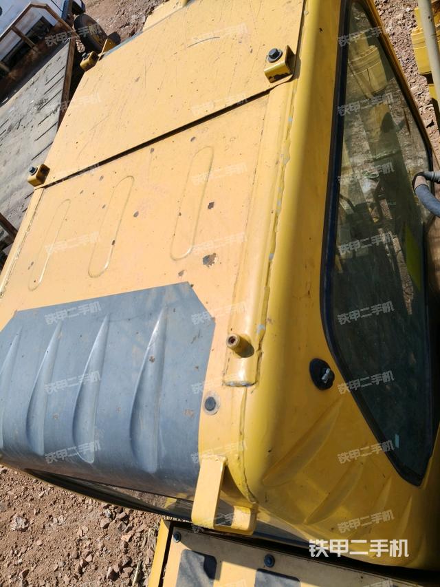 駕駛室頂部（整機外觀）